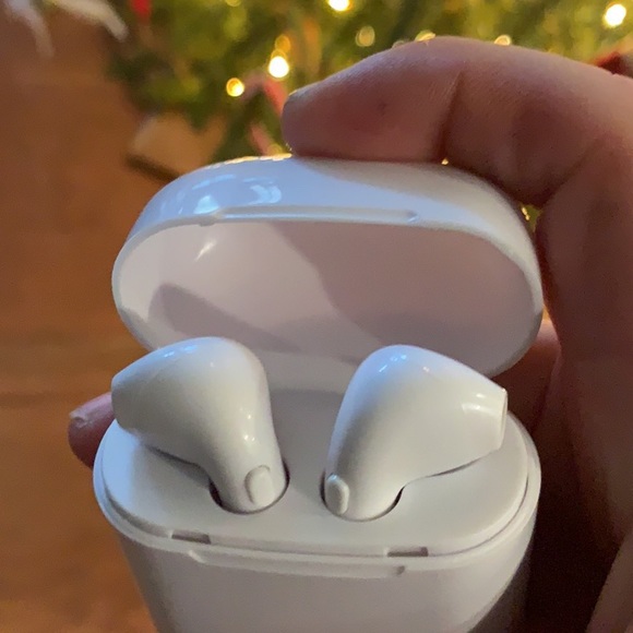 Air pods - Picture 4 of 5